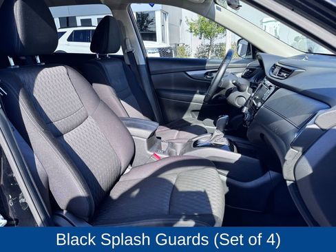 Used 2020 Nissan Rogue SV image 19