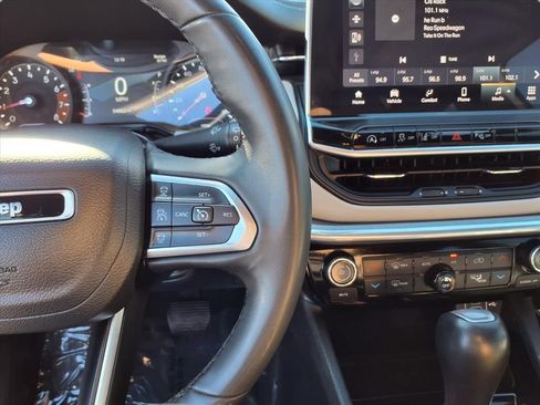 Used 2023 Jeep Compass Limited image 11