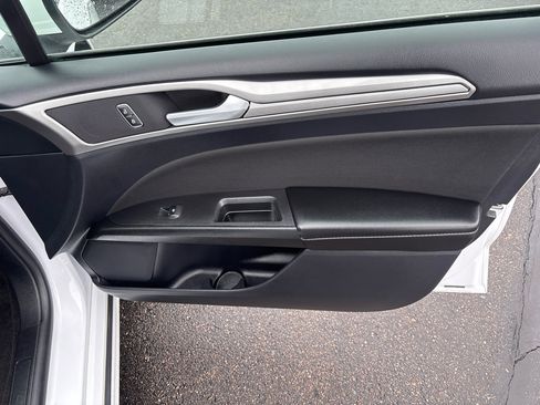 Used 2020 Ford Fusion SE image 32