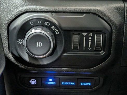 Used 2021 Jeep Wrangler Unlimited Sahara AWD/4WD image 25