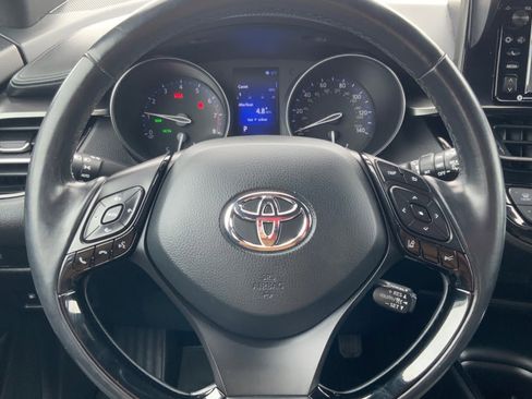 Used 2018 Toyota C-HR XLE image 16