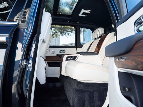 Certified 2022 Rolls-Royce Cullinan image 40