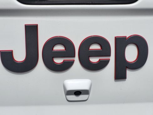 Used 2020 Jeep Gladiator Rubicon w/ Cold Weather Group AWD/4WD image 11