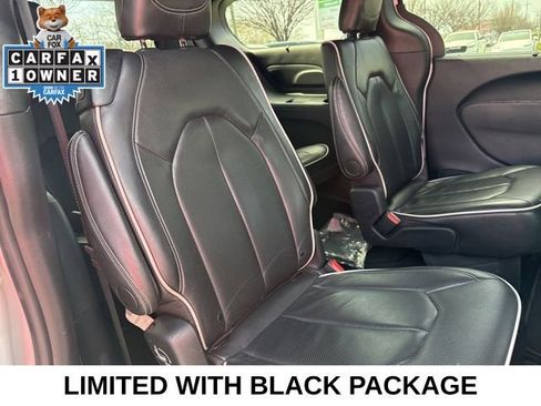 Used 2025 Chrysler Pacifica Limited image 27