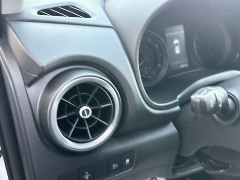 Used 2022 Hyundai Kona SE image 17