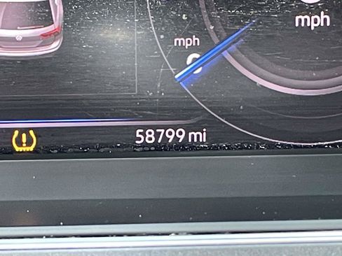 Used 2020 Volkswagen Tiguan SEL FWD image 12
