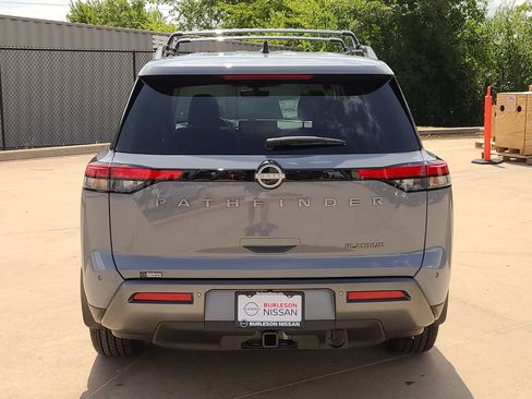 New 2026 Nissan Pathfinder Platinum w/ Accent Package FWD image 3