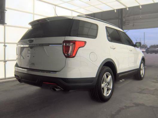 Used 2018 Ford Explorer XLT w/ Equipment Group 202A FWD image 2