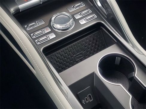 Certified 2025 Lincoln Nautilus Premier image 27