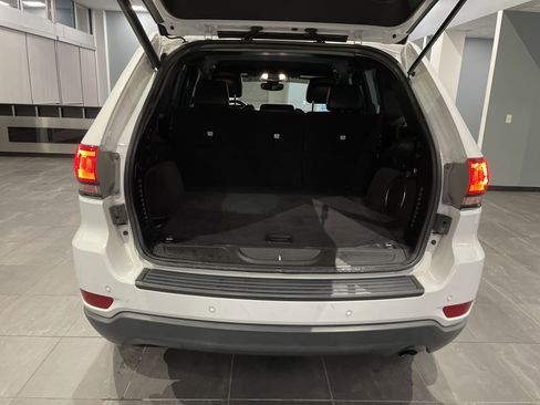 Used 2018 Jeep Grand Cherokee Laredo image 35