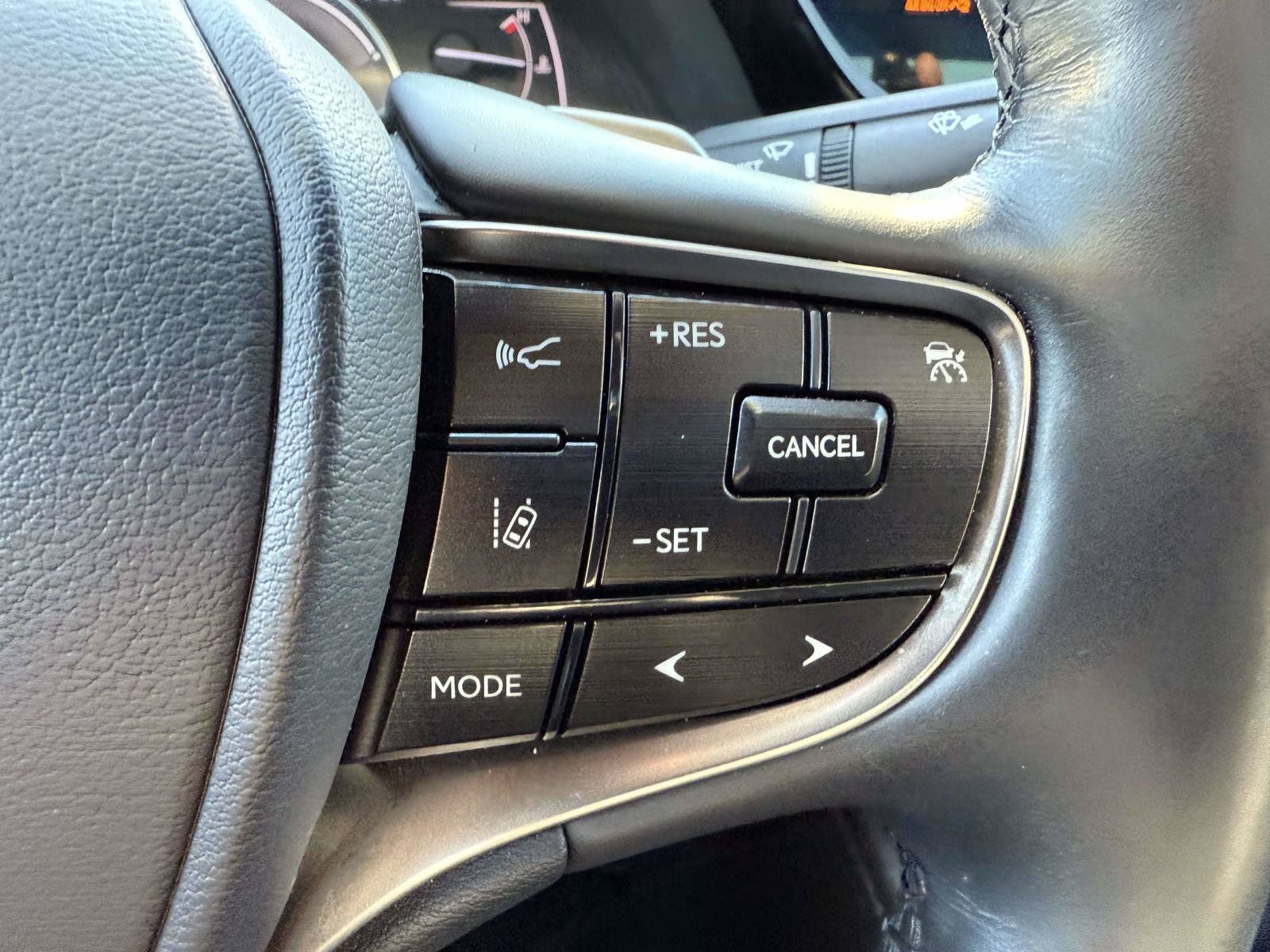Used 2024 Lexus ES 300h Ultra Luxury w/ Accessory Package (Z2) FWD image 21
