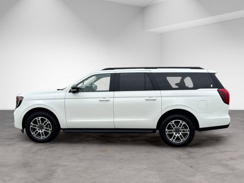Used 2025 Ford Expedition Max Active AWD/4WD image 3
