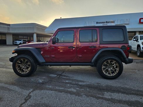 Used 2021 Jeep Wrangler Unlimited Rubicon image 2
