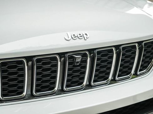 Used 2023 Jeep Grand Cherokee L Limited w/ Luxury Tech Group II AWD/4WD image 9