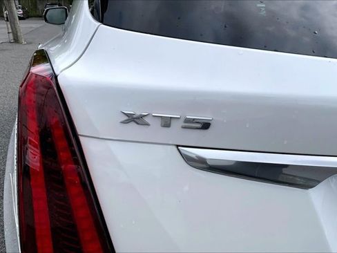 Used 2023 Cadillac XT5 Premium Luxury w/ LPO, Floor Liner Package AWD/4WD image 7