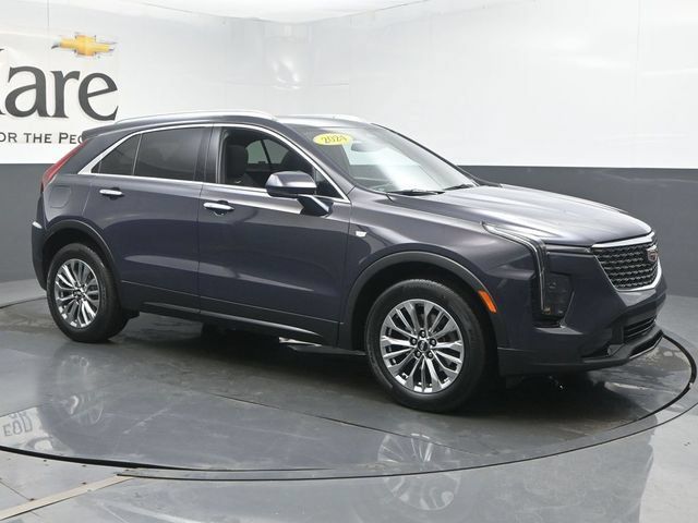 Used 2024 Cadillac XT4 Premium Luxury w/ Cold Weather Package AWD/4WD image 6