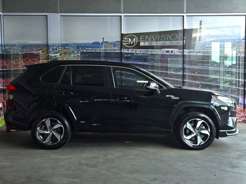 Used 2021 Toyota RAV4 SE w/ Weather & Moonroof Package AWD/4WD image 4