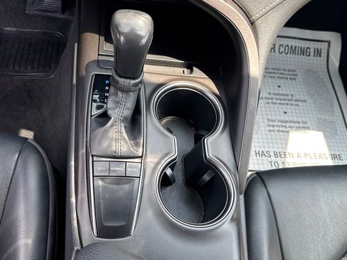 Used 2024 Toyota Camry SE FWD image 13