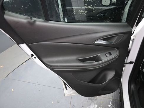 Used 2025 Buick Encore GX Preferred AWD/4WD image 15