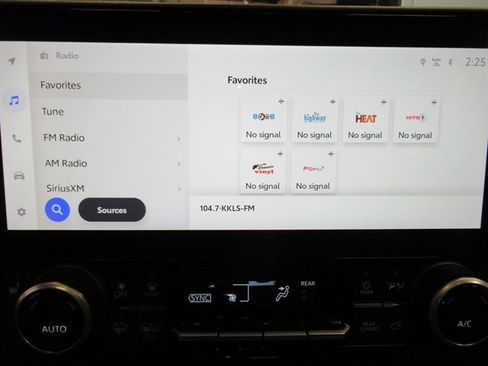 Used 2024 Toyota Highlander XLE image 23