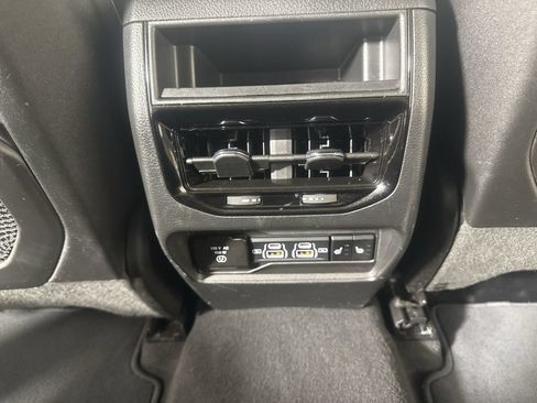 Used 2024 Jeep Grand Cherokee Limited w/ Luxury Tech Group II AWD/4WD image 23