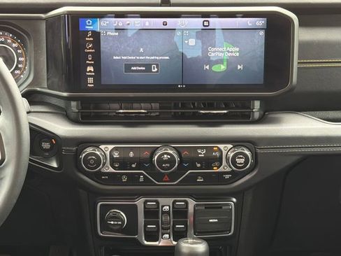 Used 2025 Jeep Gladiator Sport AWD/4WD image 12