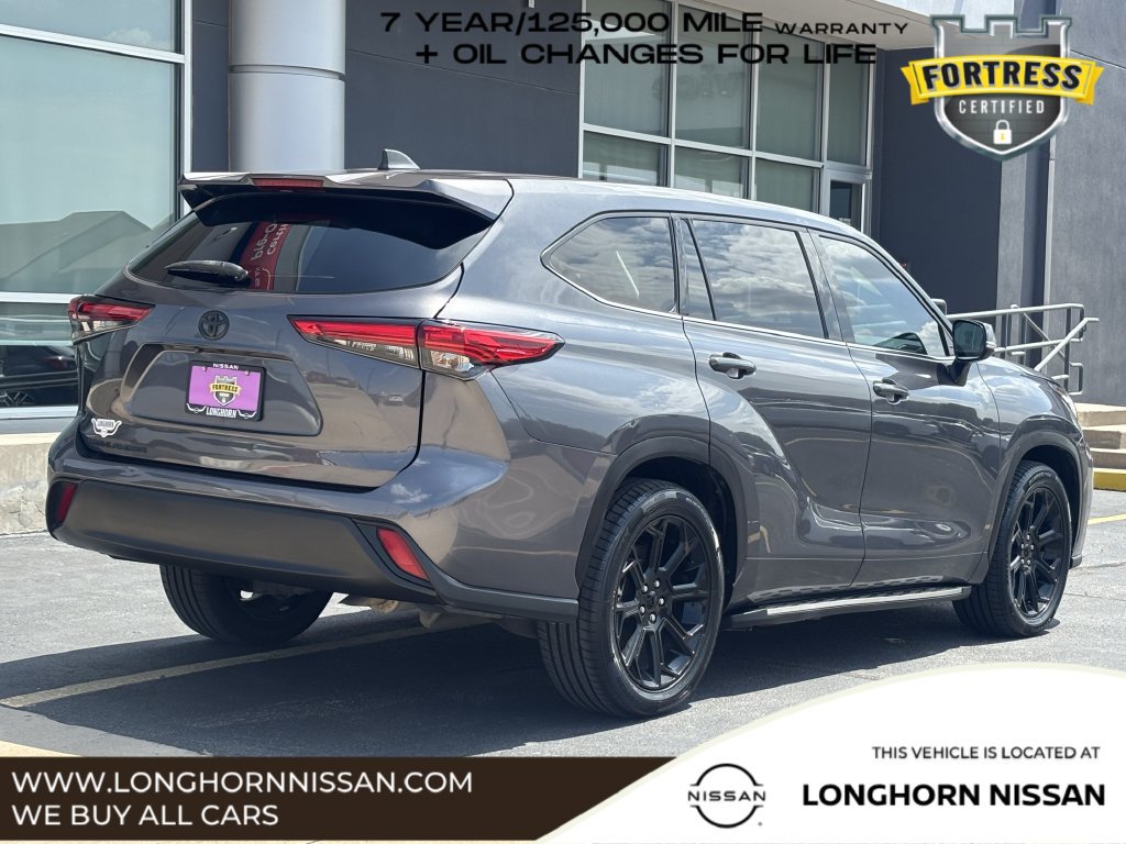Used 2022 Toyota Highlander L FWD image 3