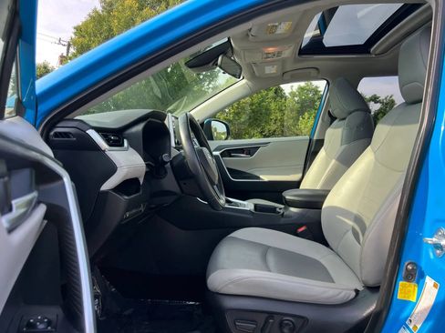 Used 2019 Toyota RAV4 XLE Premium w/ All Weather Liner Package AWD/4WD image 14