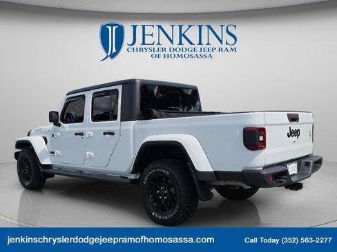 Used 2024 Jeep Gladiator Sport AWD/4WD image 8