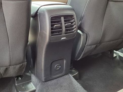 Used 2022 Ford Escape SE w/ SE Sport Appearance Package image 19