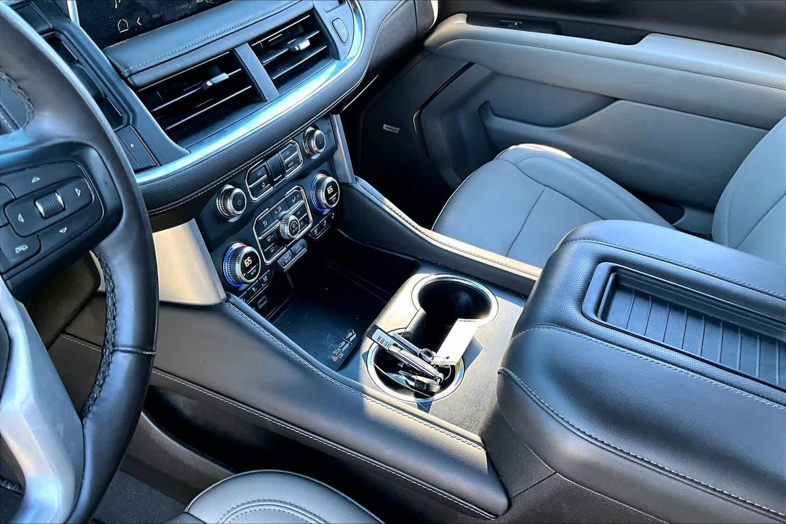 Used 2023 GMC Yukon SLT w/ SLT Luxury Package AWD/4WD image 16