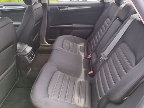 Used 2015 Ford Fusion SE FWD image 19