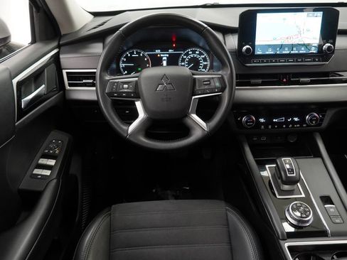 Used 2024 Mitsubishi Outlander SE image 23