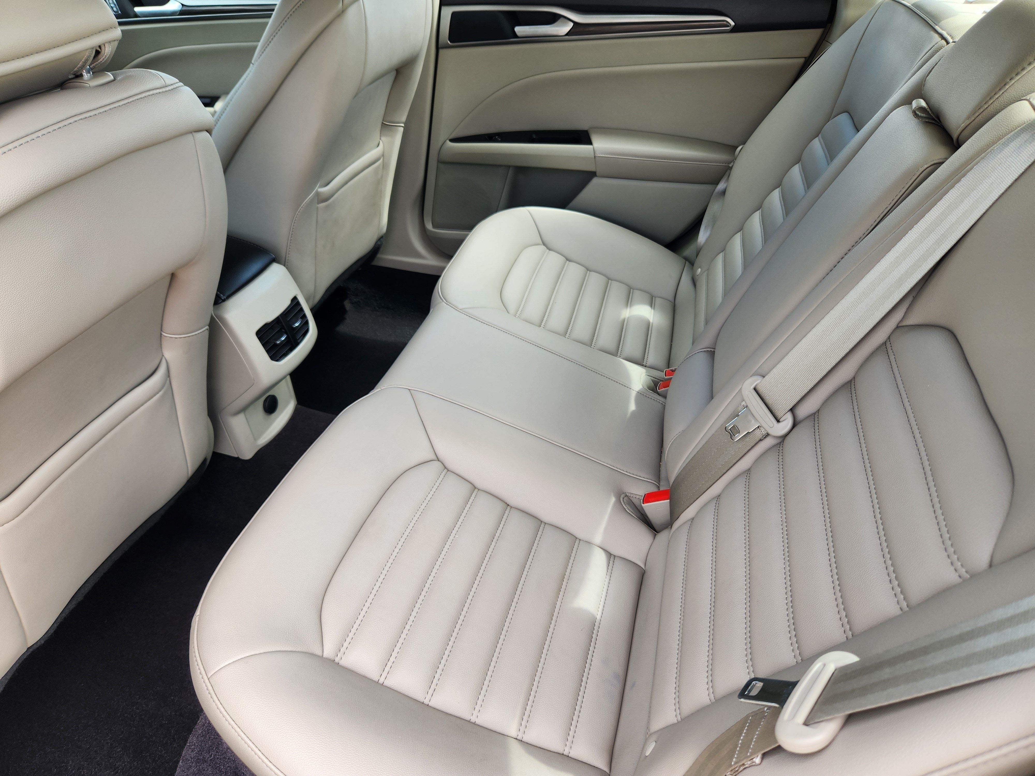 Used 2019 Ford Fusion SEL FWD image 19