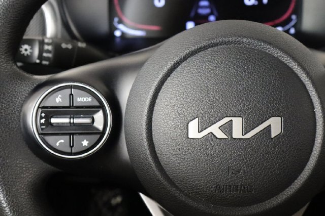 Used 2024 Kia Soul LX w/ LX Technology Package FWD image 11