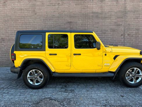 Used 2019 Jeep Wrangler Unlimited Sahara AWD/4WD image 6