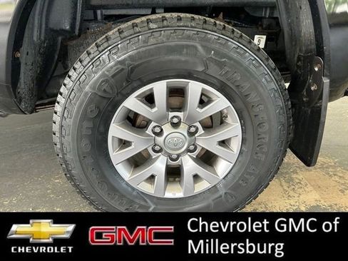 Used 2017 Toyota Tacoma SR5 w/ Tow Package AWD/4WD image 11