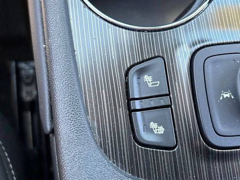 Certified 2023 GMC Acadia SLT AWD/4WD image 16