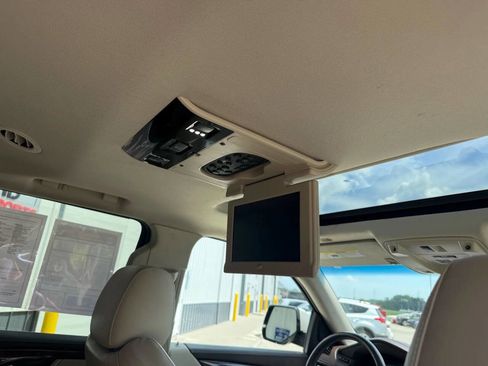 Used 2015 Cadillac Escalade Luxury image 18