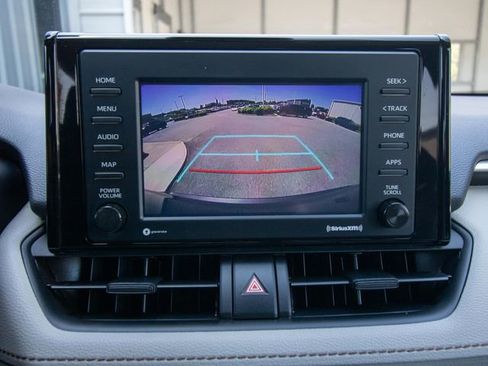 Used 2022 Toyota RAV4 XLE AWD/4WD image 23