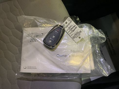 Used 2021 Chevrolet Equinox LS w/ LS Convenience Package AWD/4WD image 9