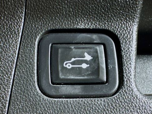 Used 2020 GMC Acadia SLT w/ Driver Alert Package II image 31