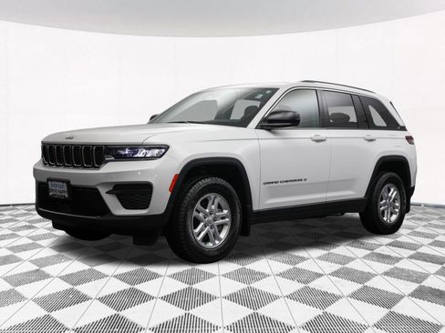 Used 2023 Jeep Grand Cherokee Laredo w/ Trailer Tow Prep Group (B) AWD/4WD image 41