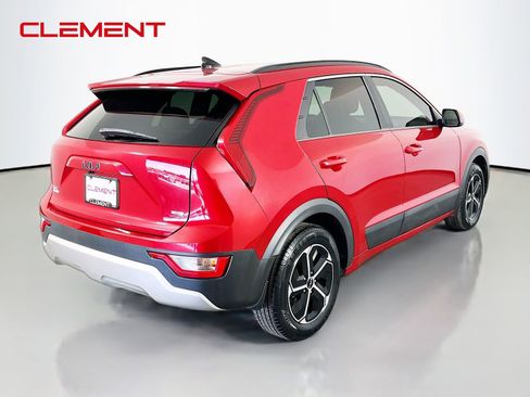 Used 2024 Kia Niro LX FWD image 7