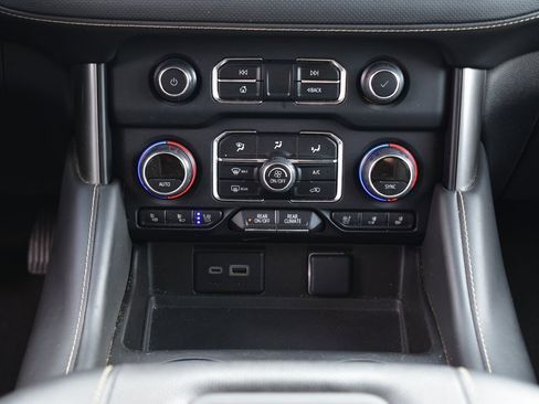 Used 2023 Chevrolet Suburban Premier image 35