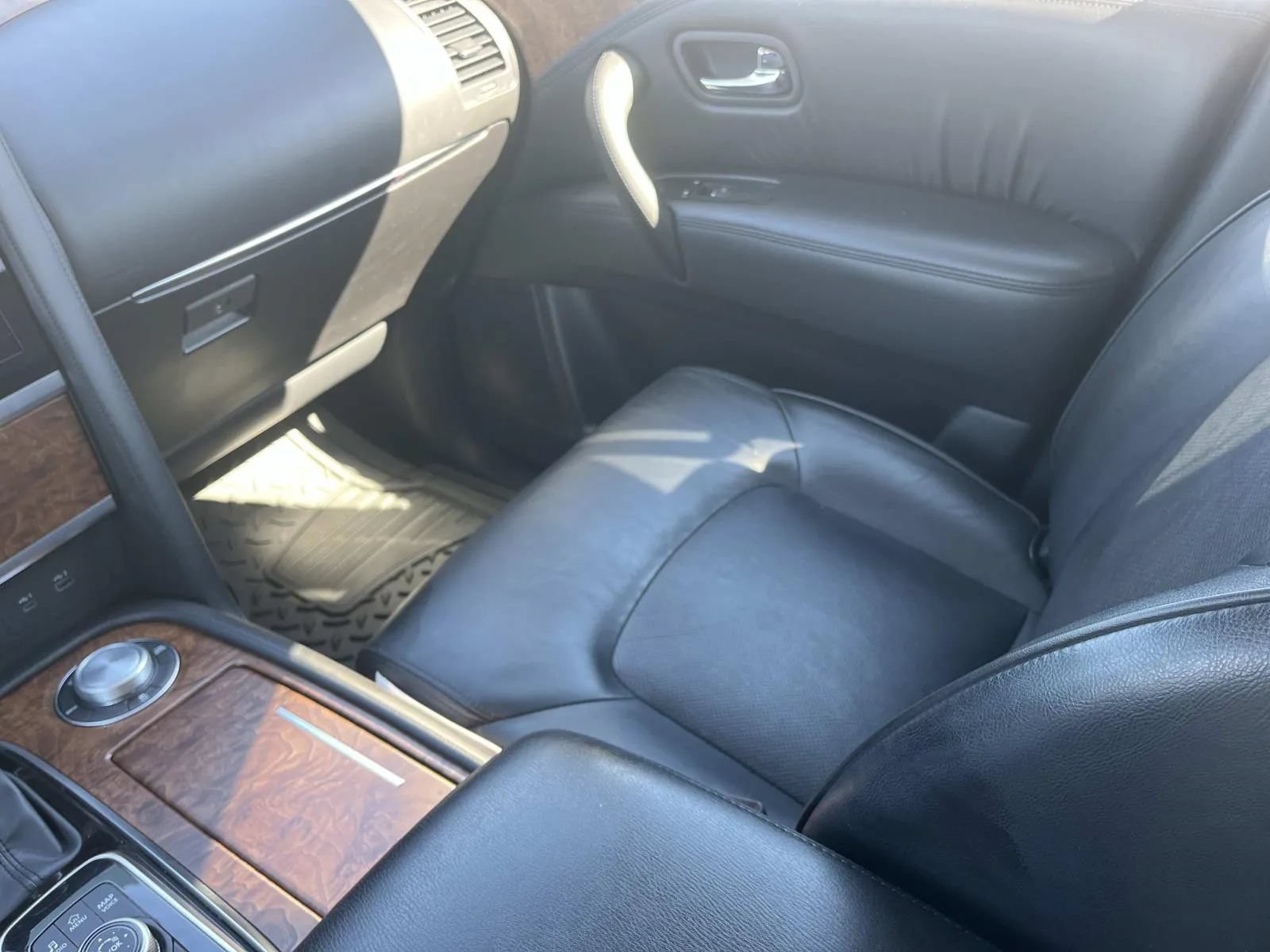 Used 2024 Nissan Armada SL w/ Captain's Chairs Package AWD/4WD image 13