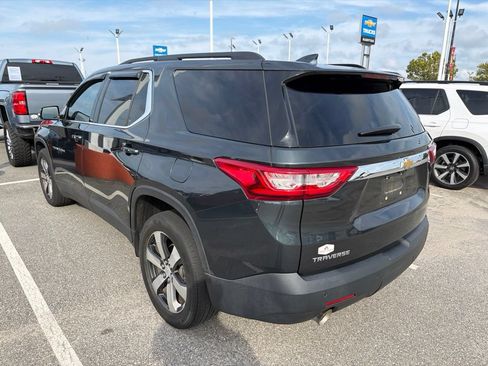 Used 2019 Chevrolet Traverse LT w/ LT Premium Package FWD image 3