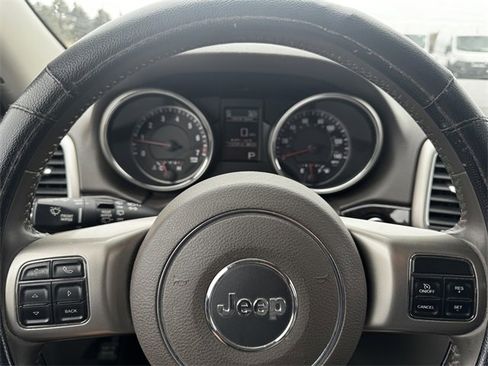 Used 2013 Jeep Grand Cherokee Laredo w/ Laredo E Group image 22