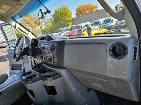 Used 2014 Ford E-250 and Econoline 250 w/ Power Group RWD image 9