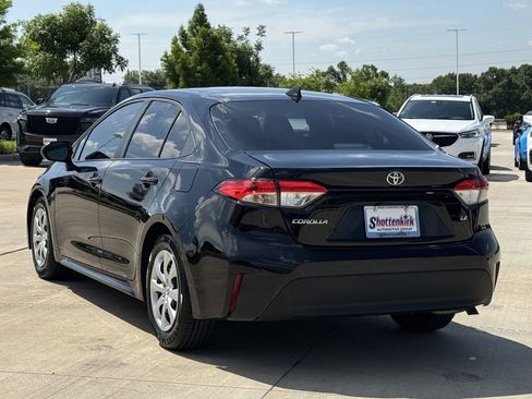Used 2023 Toyota Corolla LE FWD image 4